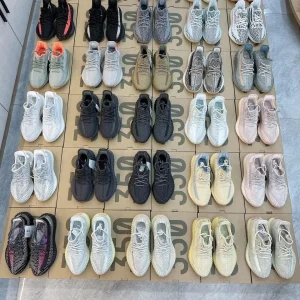 Alternative view of YEEZY SHOES – PALLET